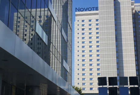 Hotel 4-gwiazdkowy w centrum Poznania - Novotel & ibis Poznań Centrum z nowoczesnymi salami konferencyjnymi